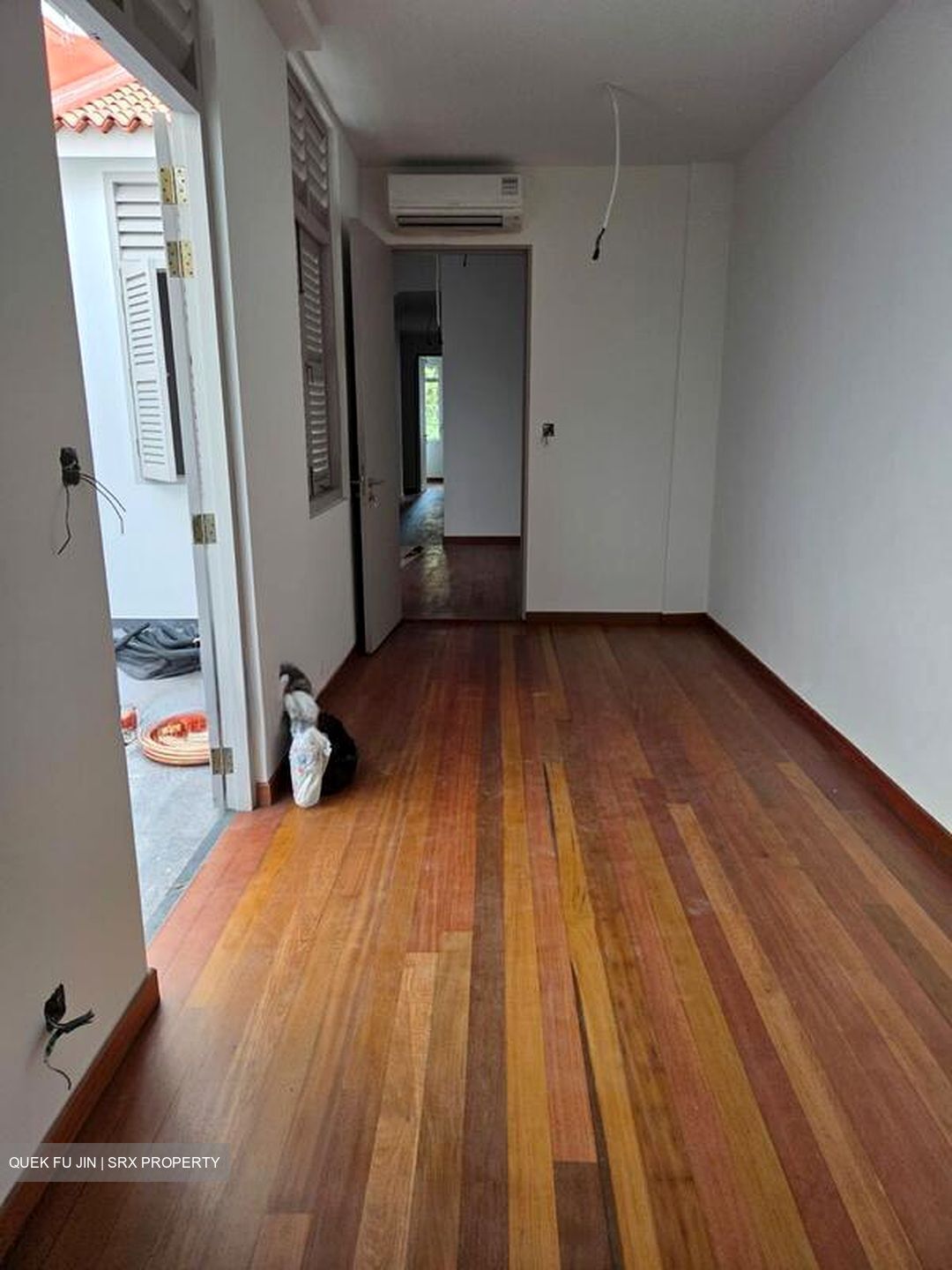 Rowell Road (D8), Retail #497873421